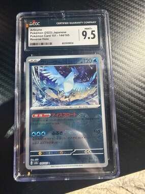 Articuno 144/165 Japanese Pokémon Card 151 Reverse Holo CGC 9.5